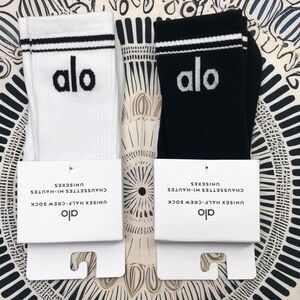 NEW - Hot Alo Yoga Retro Socks 2 Pairs